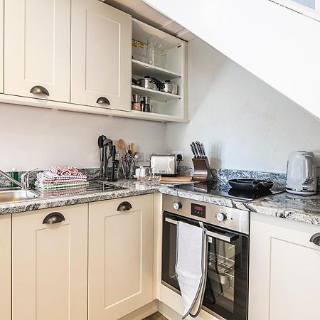 The Artists Loft - A Superb Cottage Sensitively Converted From A Grade II Listed 17Th Century Building Bakewell Exterior foto